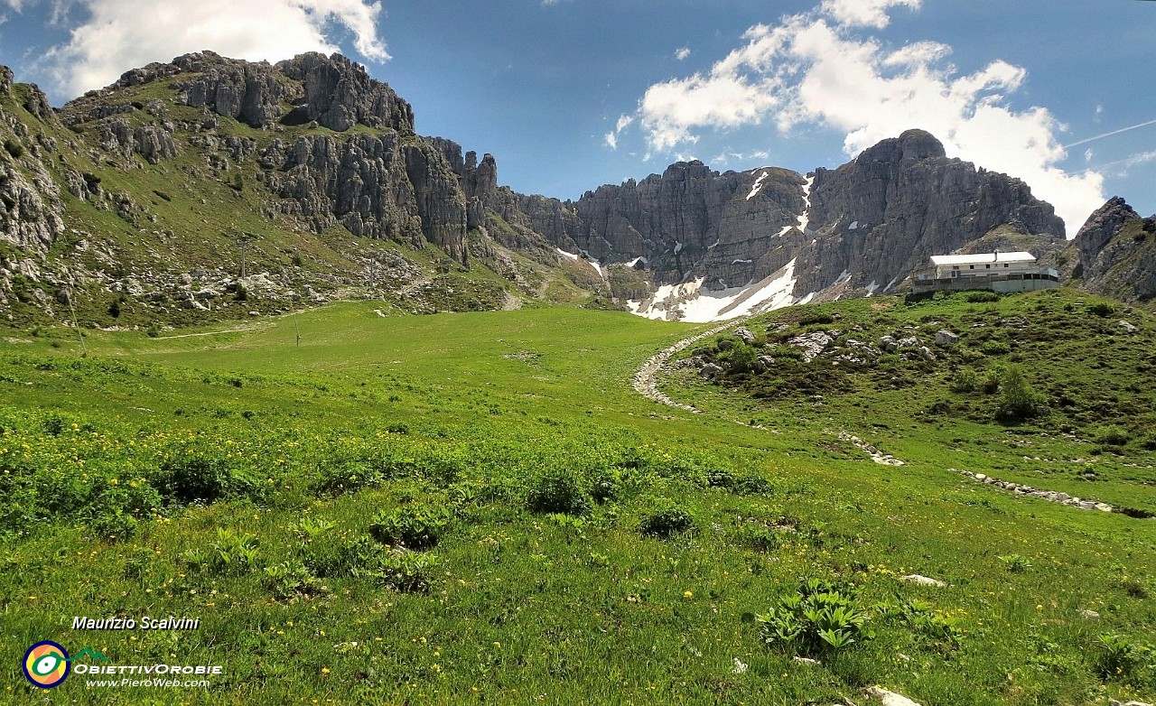 34 Il Lecco e le sue montagne....JPG